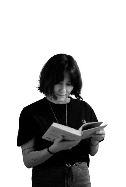 Pessoa lendo um livro